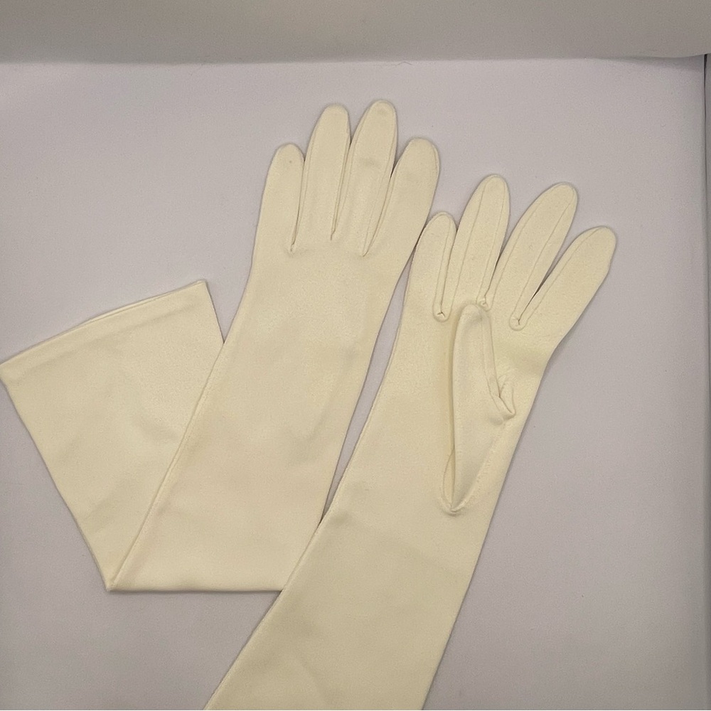 Vintage Ivory / White Long Elbow Formal Gloves - Picture 2 of 14